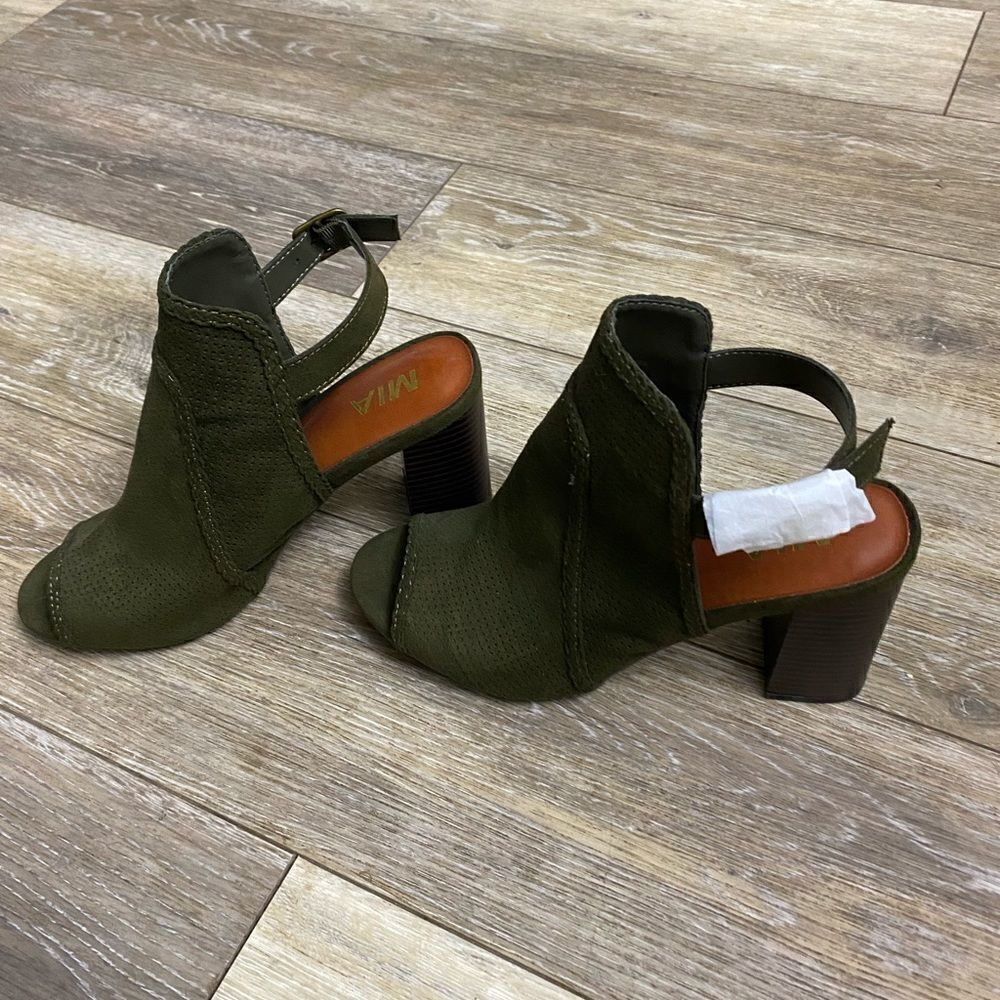MIA Suede Boca Block Heel - Picture 4 of 11
